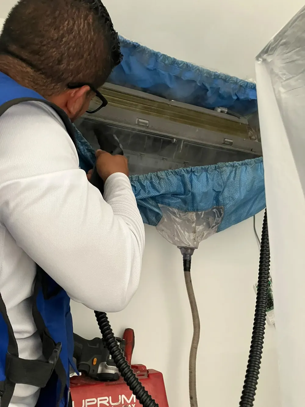 Limpieza con vapor de evaporadora usando bolsa de protección