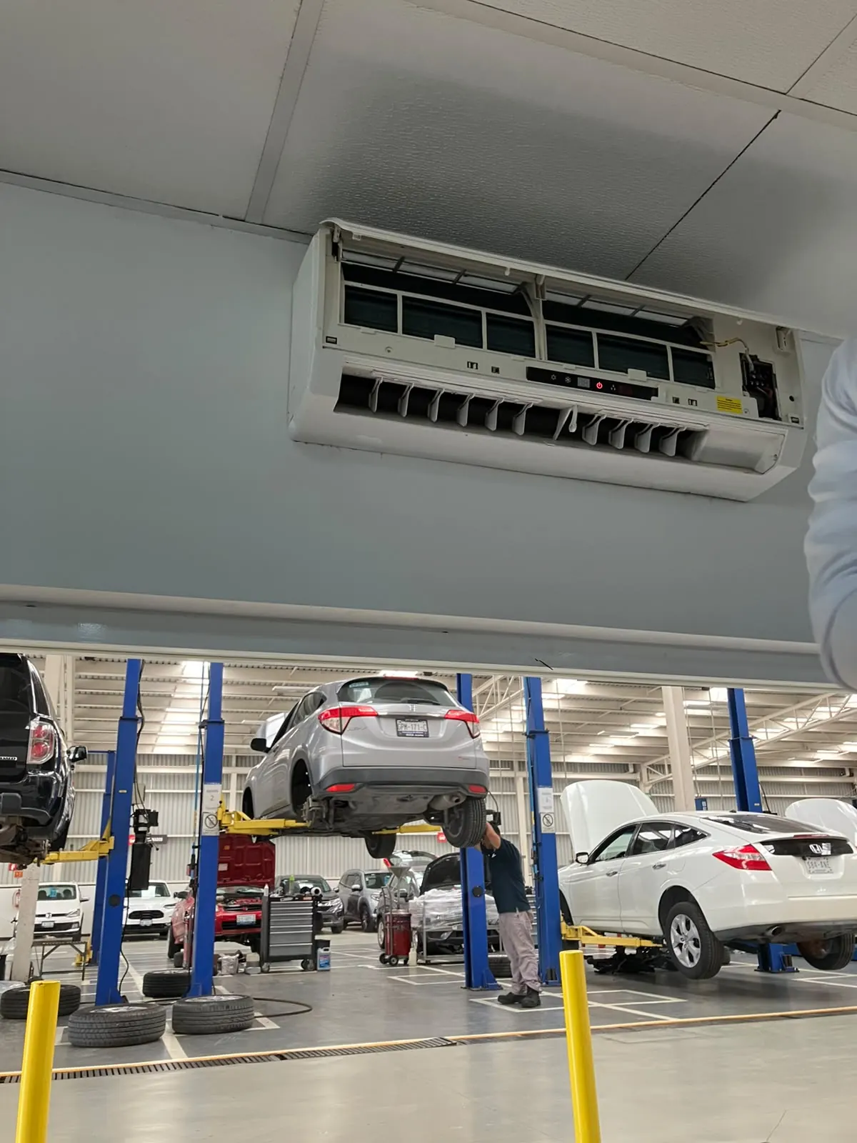 Instalación de aire acondicionado en agencia Honda, León